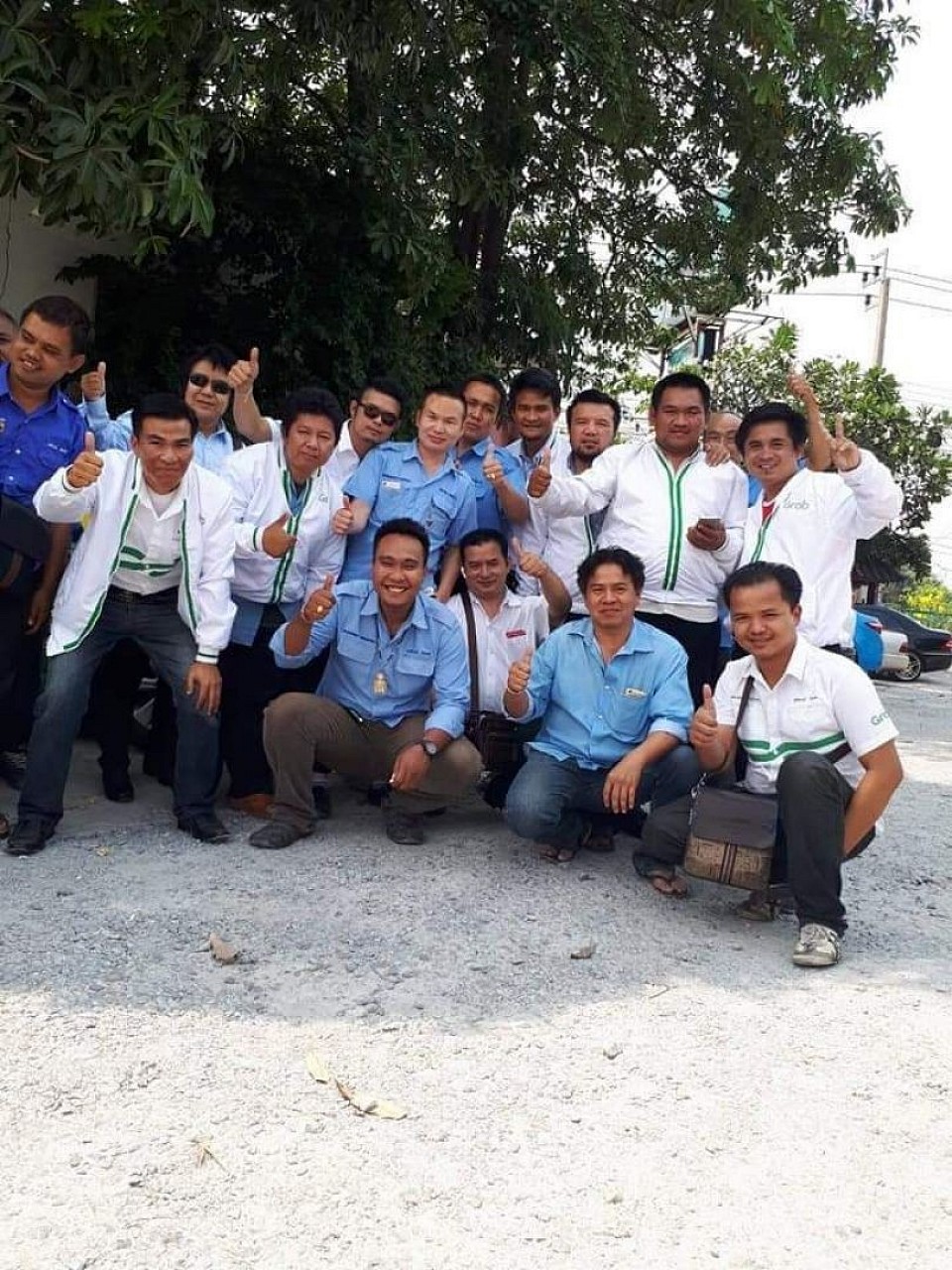 ทีมงาน Taxi Online Vit Transport บริการเรียกรถแท็กซี่ไปพัทยา จองรถแท็กซี่รับ-ส่งสนามบิน ไปต่างจังหวัดทั่วไทยโทร.0966945526