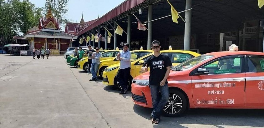 ศูนย์แท็กซี่สนามบินสุวรรณภูมิ แท็กซี่ไปสนามบินสุวรรณภูมิ แท็กซี่รับส่งสนามบินสุวรรณภูมิ เรียกแท็กซี่จากสนามบินสุวรรณภูมิไปต่างจังหวัดทุกพื้นที่ โทร.0966945526
